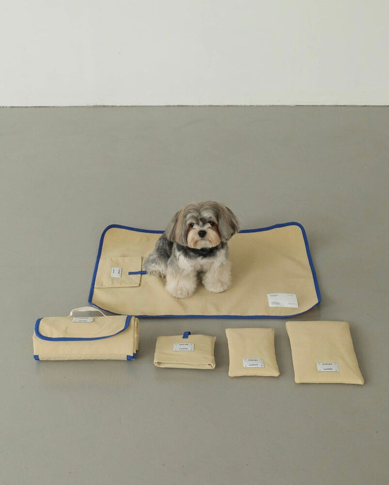 BIMEEピクニックマット一式と犬