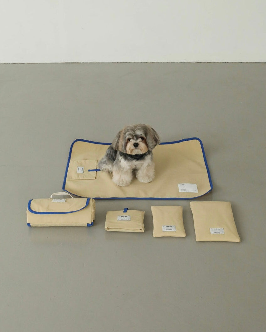 BIMEEピクニックマット一式と犬（展開）